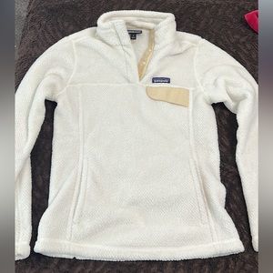 Patagonia pullover jacket. Size small. Color is white.